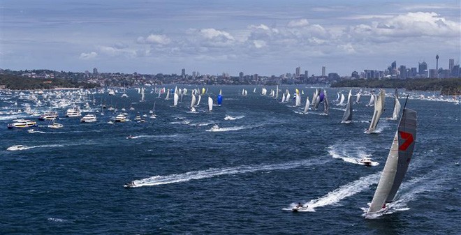 Wild Oats XI leads fleet out of harbour after start of 68th Rolex Sydney Hobart ©  Rolex / Carlo Borlenghi http://www.carloborlenghi.net